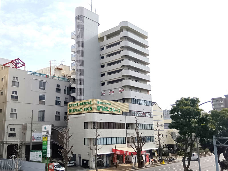 ディスプレイミワボシ本社社屋画像